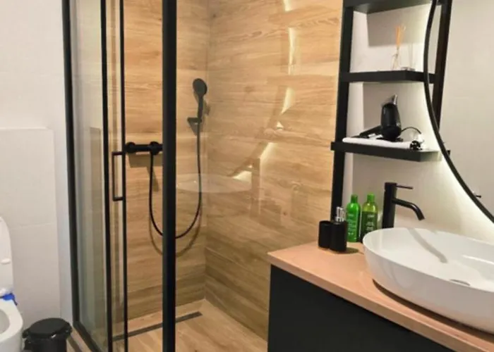 アパート Demi トレビニエ